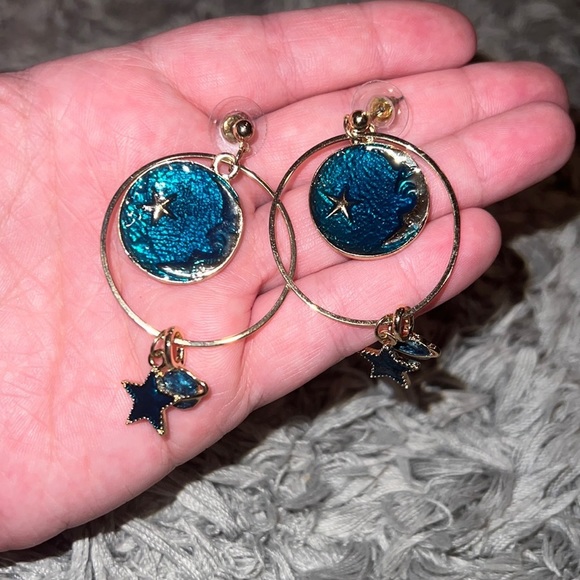 BNWOT Celestial/ Star and Moon Shape Blue and Gold Earrings - Picture 2 of 5